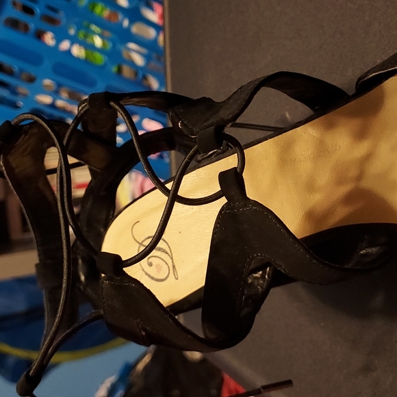 HEART IN D STRAPPY LACED BLOCK HEELS SIZE 10; 🖤 - Picture 2 of 5